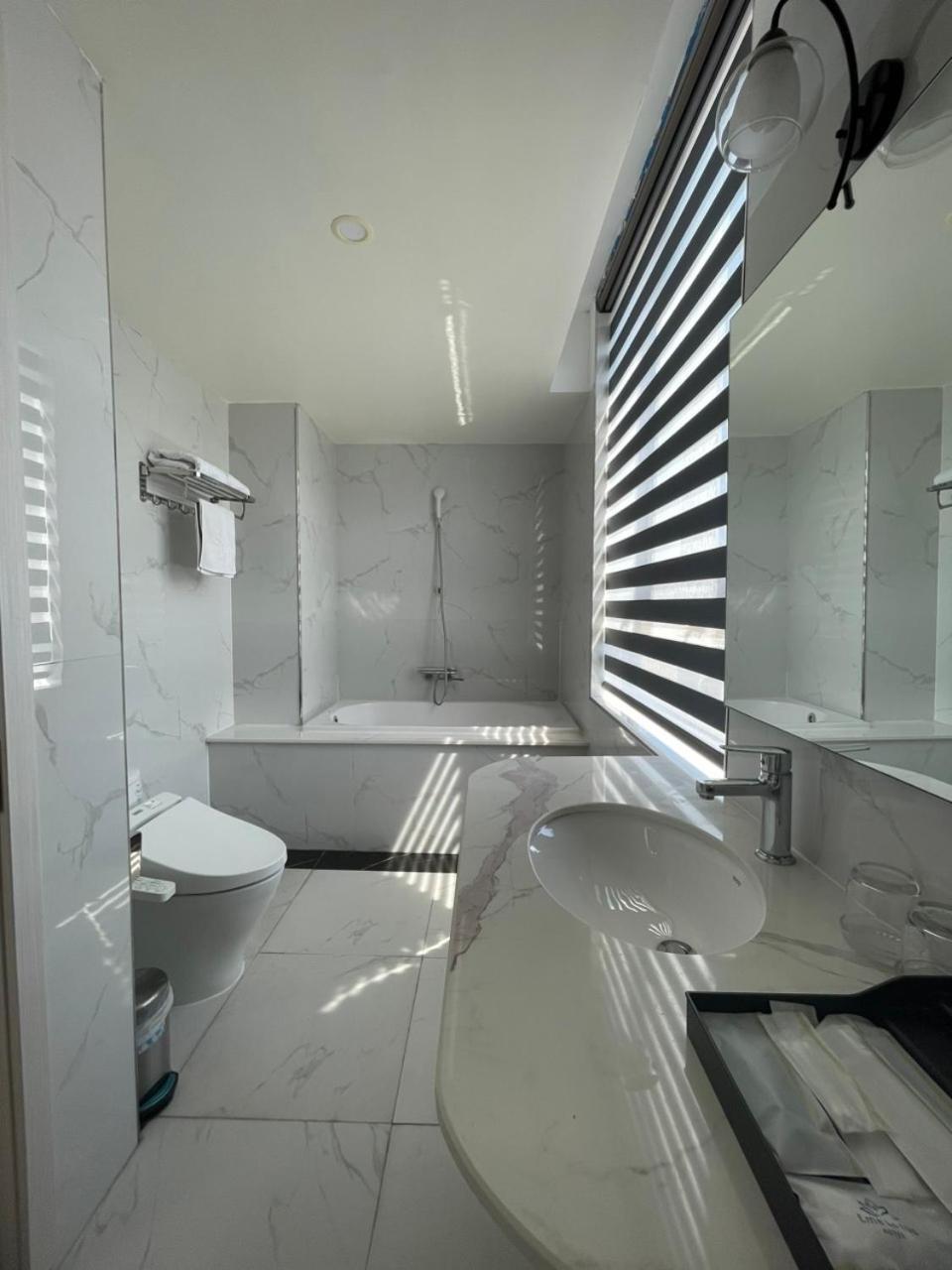 Lotus Hotel & Apartment Hai Phong Exterior foto