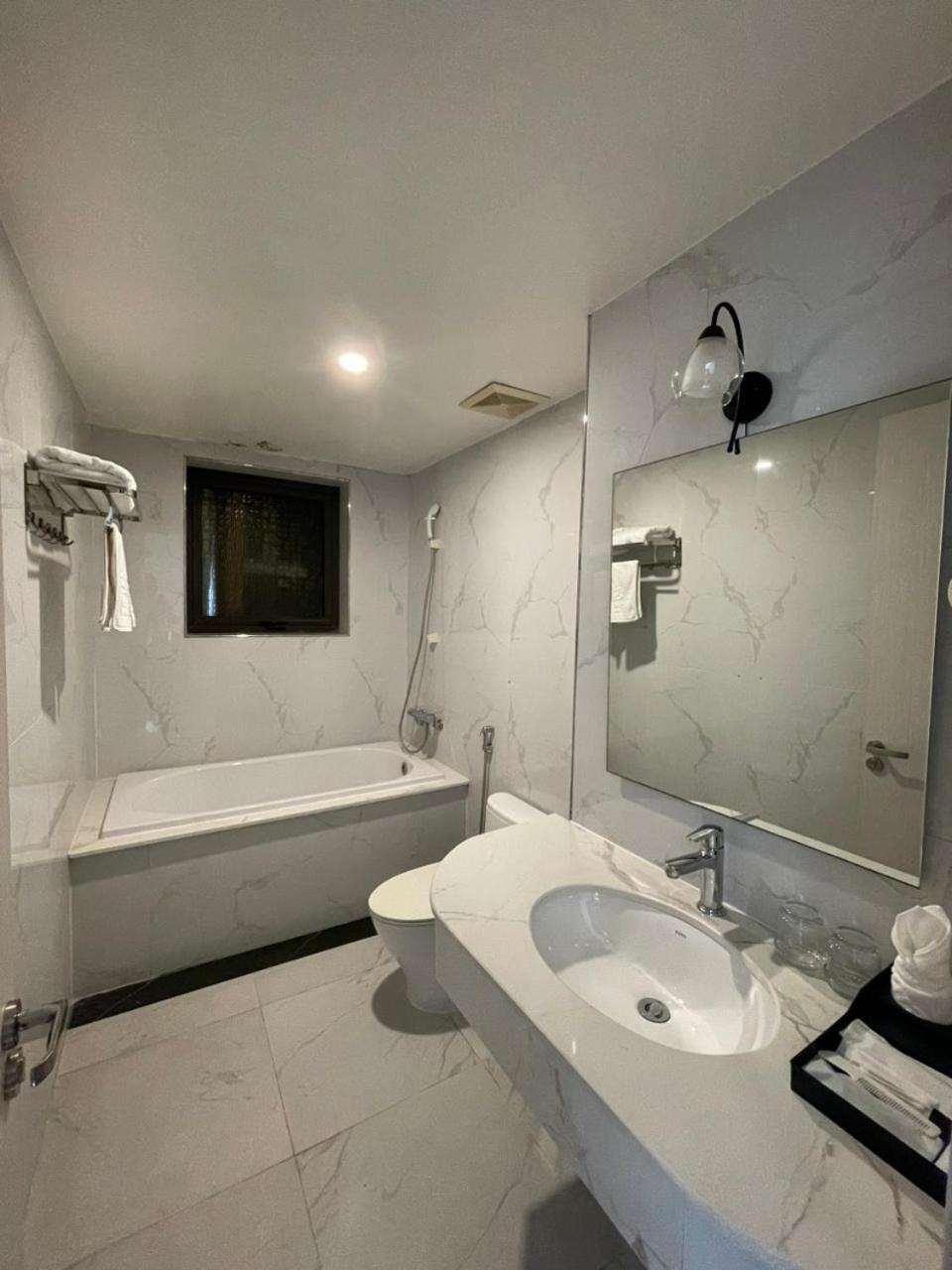 Lotus Hotel & Apartment Hai Phong Exterior foto